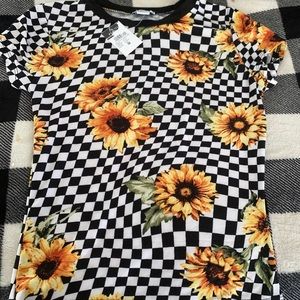 ***SOLD***Brand New With Tag Juniors soft checkered with sunflowers